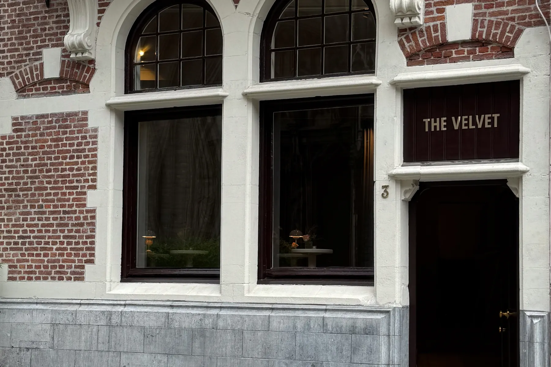 Ingang van Huis Pollet op de Lijnwaadmarkt